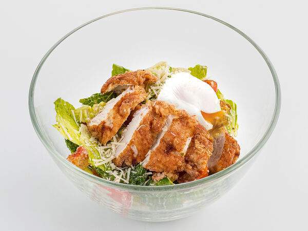 Udcкафе Upside Down Cake - Цезарь с курицей и яйцом-пашот