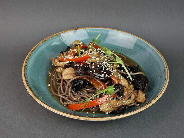 Бар Сплетни - Лапша Свинина в кисло-сладком соусе