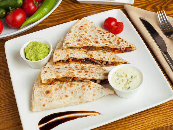 Трапеза - Кесадилья с курицей