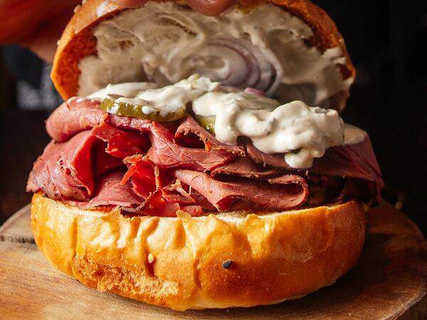 Brisket Eat & Fun - Пастрами бургер