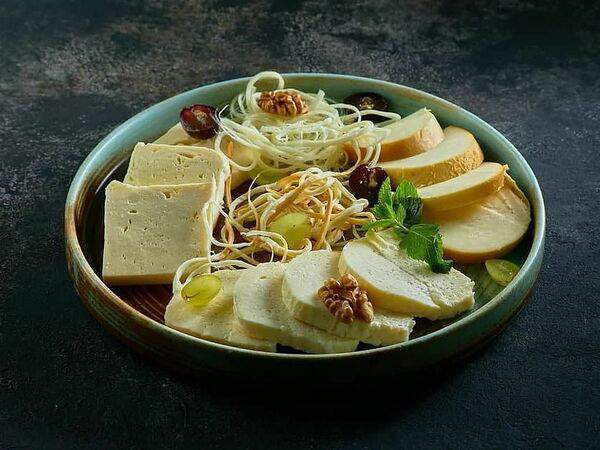 Баклажан Горьковская - Ассорти домашних сыров