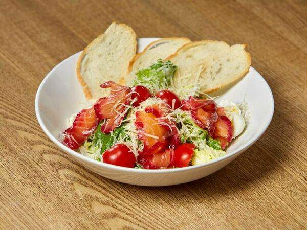 Рельс - Салат Цезарь с лососем