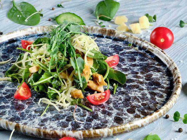 Мархаба - Салат из курицы с овощами и сыром в кисло-сладком соусе