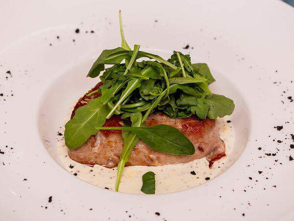 Акварель - Стейк тунца с лимонно-горчичным соусом