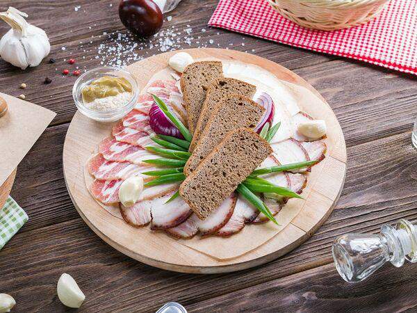 Галерея - Ассорти из трех видов сала