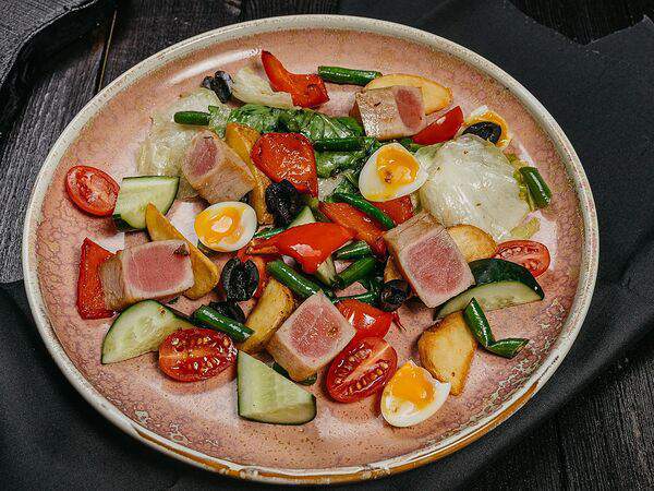 Best Hall - Нисуаз