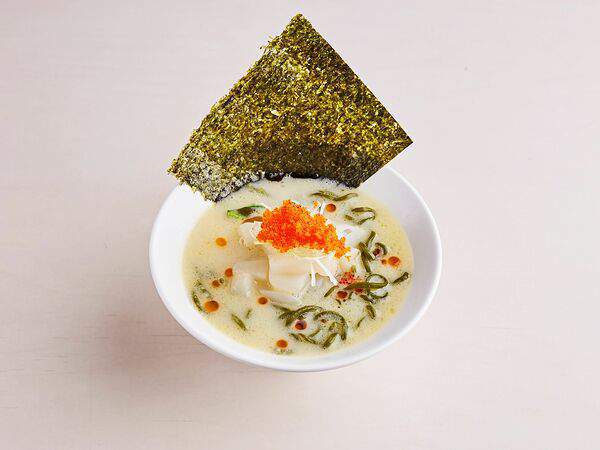 Японское бистро Fugu - Сливочный матча рамен с морским гребешком