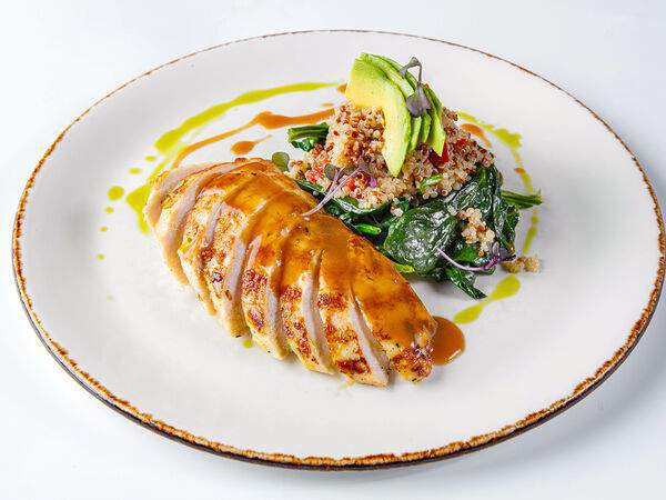 Udcкафе Upside Down Cake - Куриная грудка с киноа и шпинатом