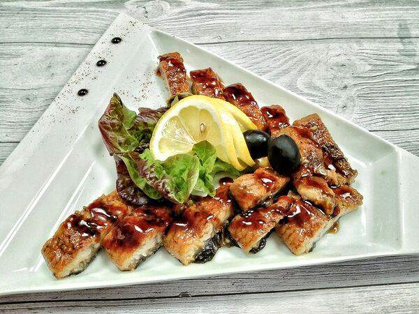 Lounge bar - Нарезка из угря холодного копчения