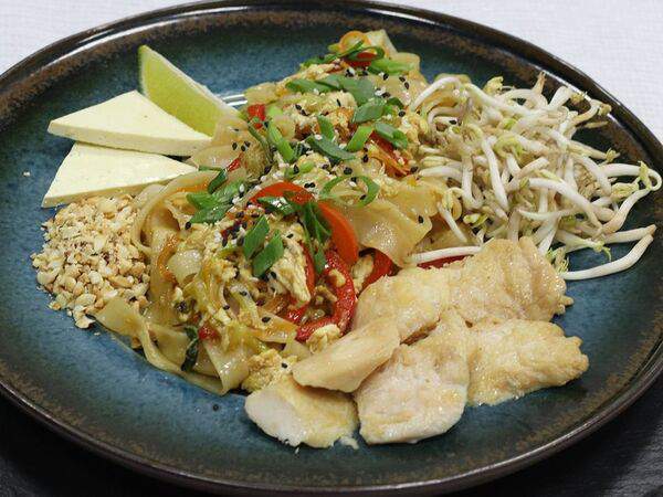 Maru - Лапша Пад Тай с куриным филе