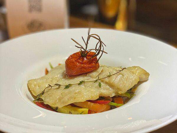 Таверна - Судак с соте из овощей