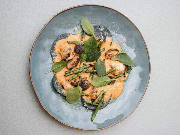 Гнездо - Морские равиоли с кокосовым биском