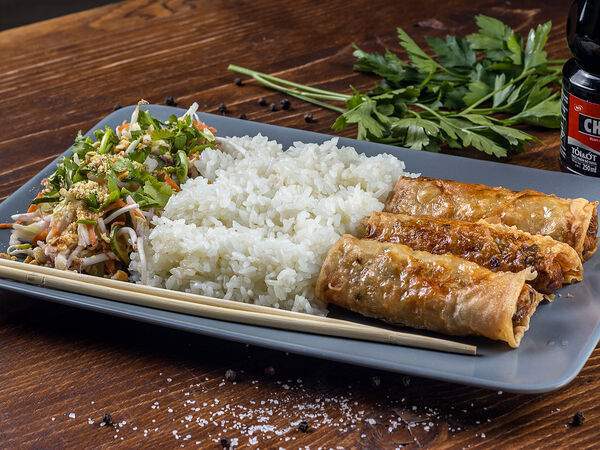 Viet Nam - Жареный ролл с салатом