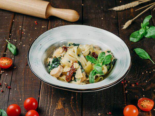 Хлебные истории - Феттуччине с цыпленком и шпинатом