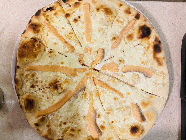 Изюм - Пицца с малосоленой семгой