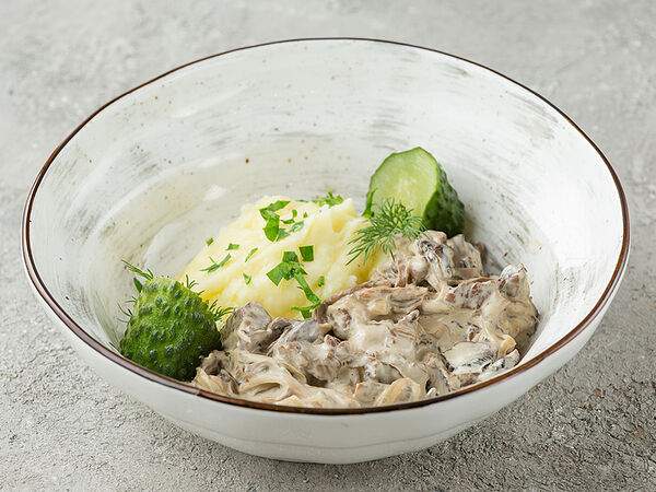 Craft Brew Cafe - Бефстроганов с картофельным пюре