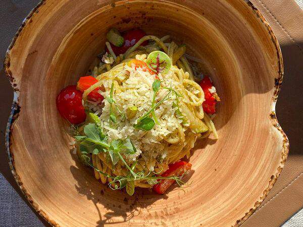 Пау Вау - Паста с цукини и помидорами черри