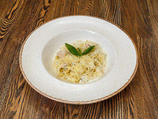 Verona - Феттуччине с лососем и сливочным соусом