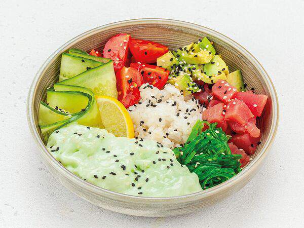 AVO Kitchen & Bar - Поке с тунцом и мусcом из васаби