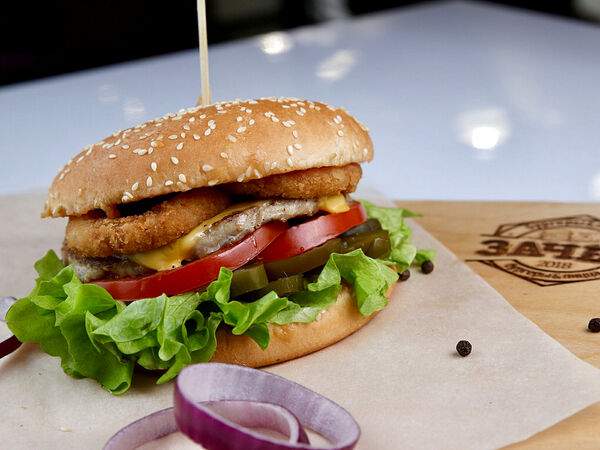 Зачёт Пицца & Бургеры - Бургер куриный Свит Чили