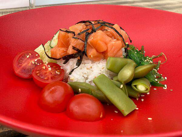 Gagarin Gastro Bar - Поке боул с лососем