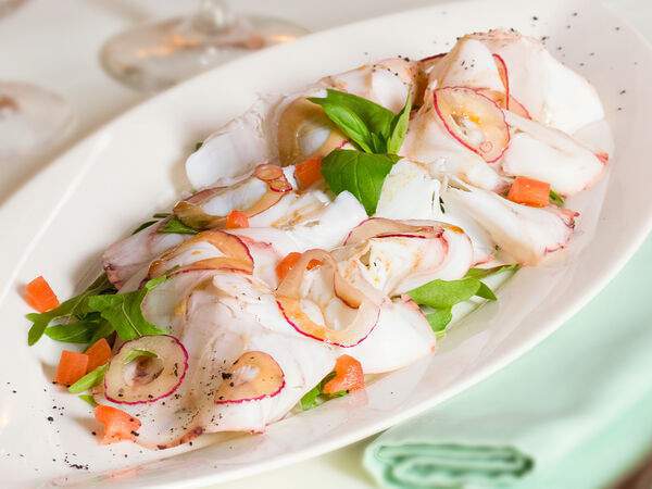 Dolce Vita - Карпаччо из осьминога с рукколой