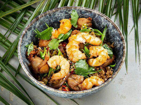 Yoki Cafe - Жареный рис с цыпленком и креветками в лемонграссовым понзу