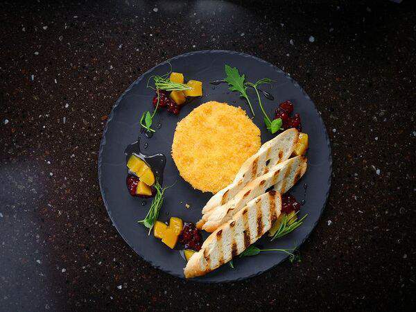 Panorama lounge bar - Сыр бри с брусничным джемом