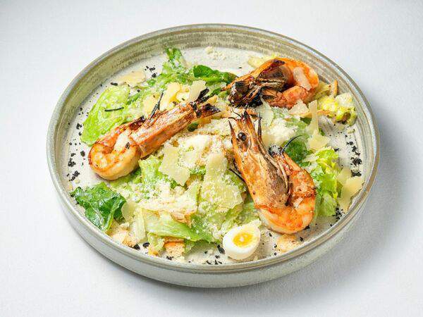 Grillage - Салат Цезарь с креветками