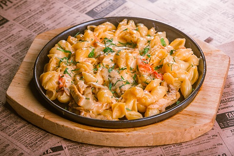 Изи Паб - Паста с курицей и беконом в крем-чиз