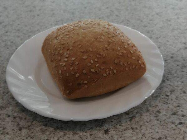Столовая ложка - Булочка молочная с кунжутом