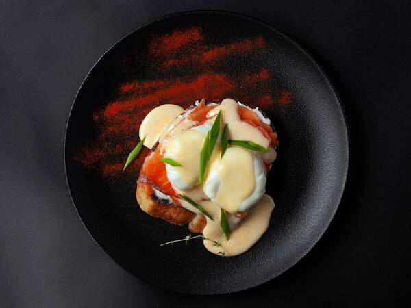 Goodson bar - Двойной пашот на хлебе с лососем