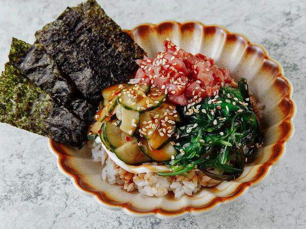 Винзавод - Поке Тунец-битые огурцы