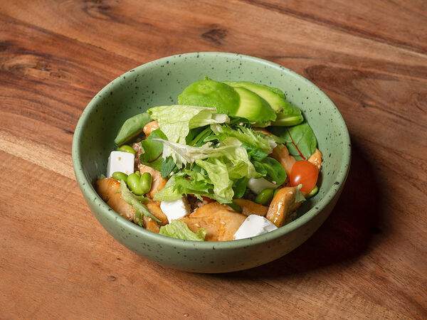 I'm Thankful for Today - Боул с цыплёнком, сыром фета, печёной свёклой и авокадо