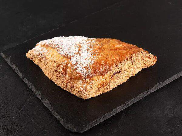 Лаўка - Слойка с творогом и вишней