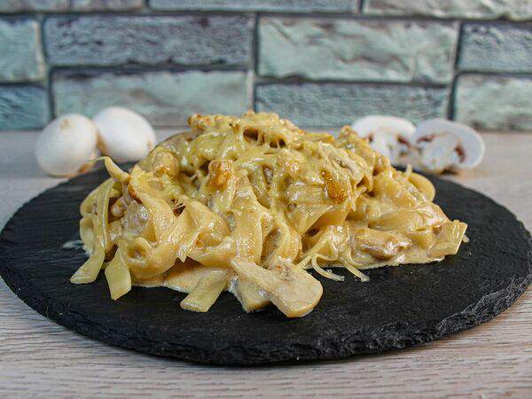 Bela Kava - Паста с курицей и грибами в сливочном соусе