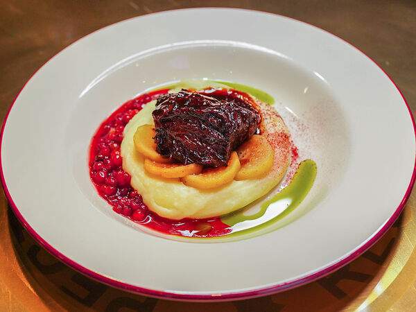 Ресторан 101 - Говяжья щека с картофельным пюре