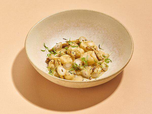 Мука & Вода - Паста ньокки качо-э-пепе с молодой кукурузой и трюфельным персиком