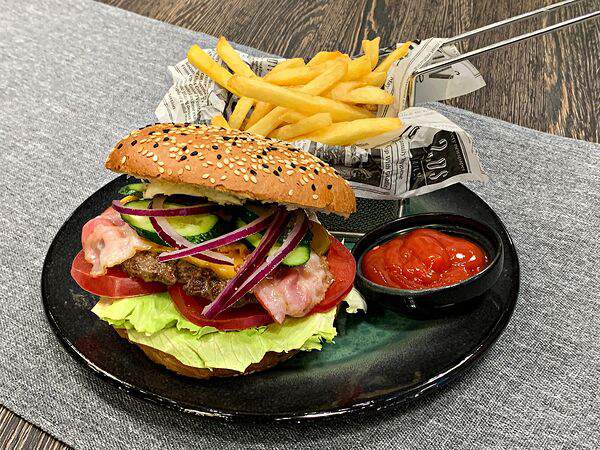 ВкусняША - Бургер бекон