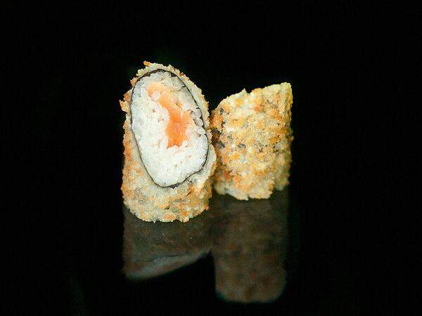 Sushimen - Темпурный ролл с лососем и спайси соусом