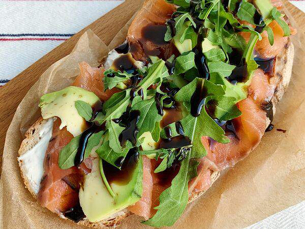 Здрасьте! Нам по пасте! - Большая брускетта с лососем