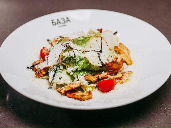 БАЗА - Салат Цезарь с куриной грудкой