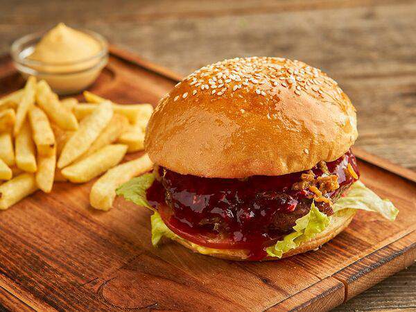 Luna lounge - Бургер Шведский с картофелем фри