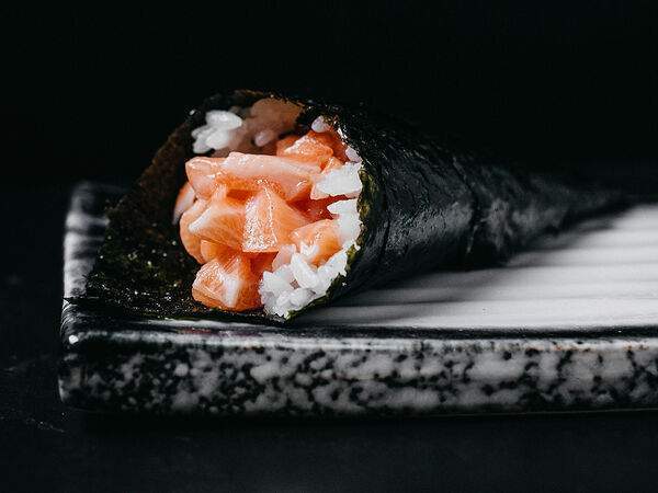 Koi sushi bar - Хенд-ролл Лосось