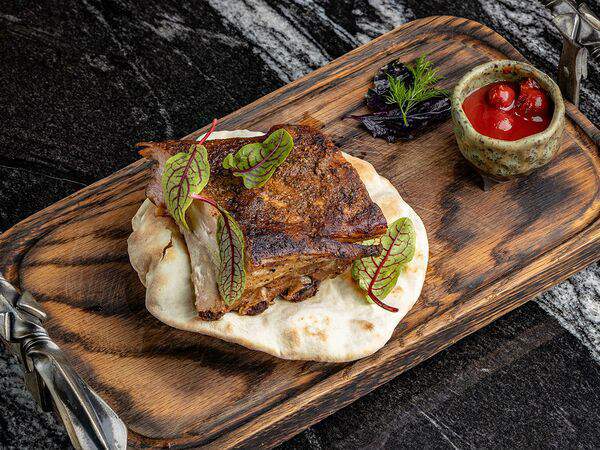 Valhalla - Cвинoе ребро из смокера с квашеной капустой