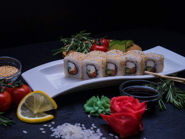 Sushi & Susi - Ролл Филадельфия в кунжуте