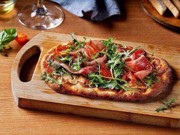 Coffee inn - Римская пицца с прошутто и вялеными томатами