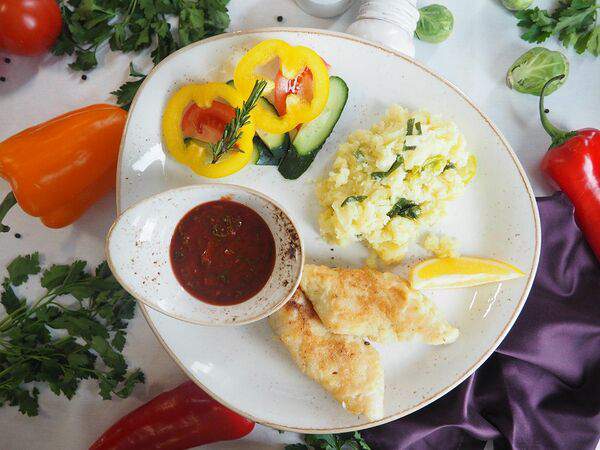 Вилла Подлипки - Судак запеченный с картофелем и луком-порей