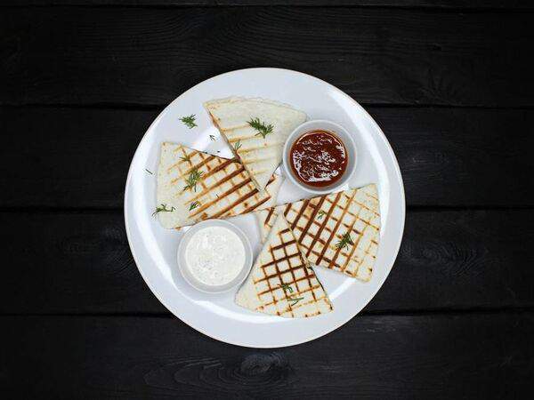 Кафе вегетарианской кухни Радхика - Кесадилья По-болгарски