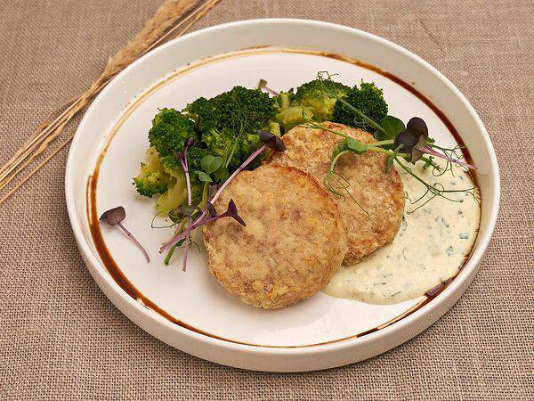 Диет  меню - Куриная котлета с брокколи